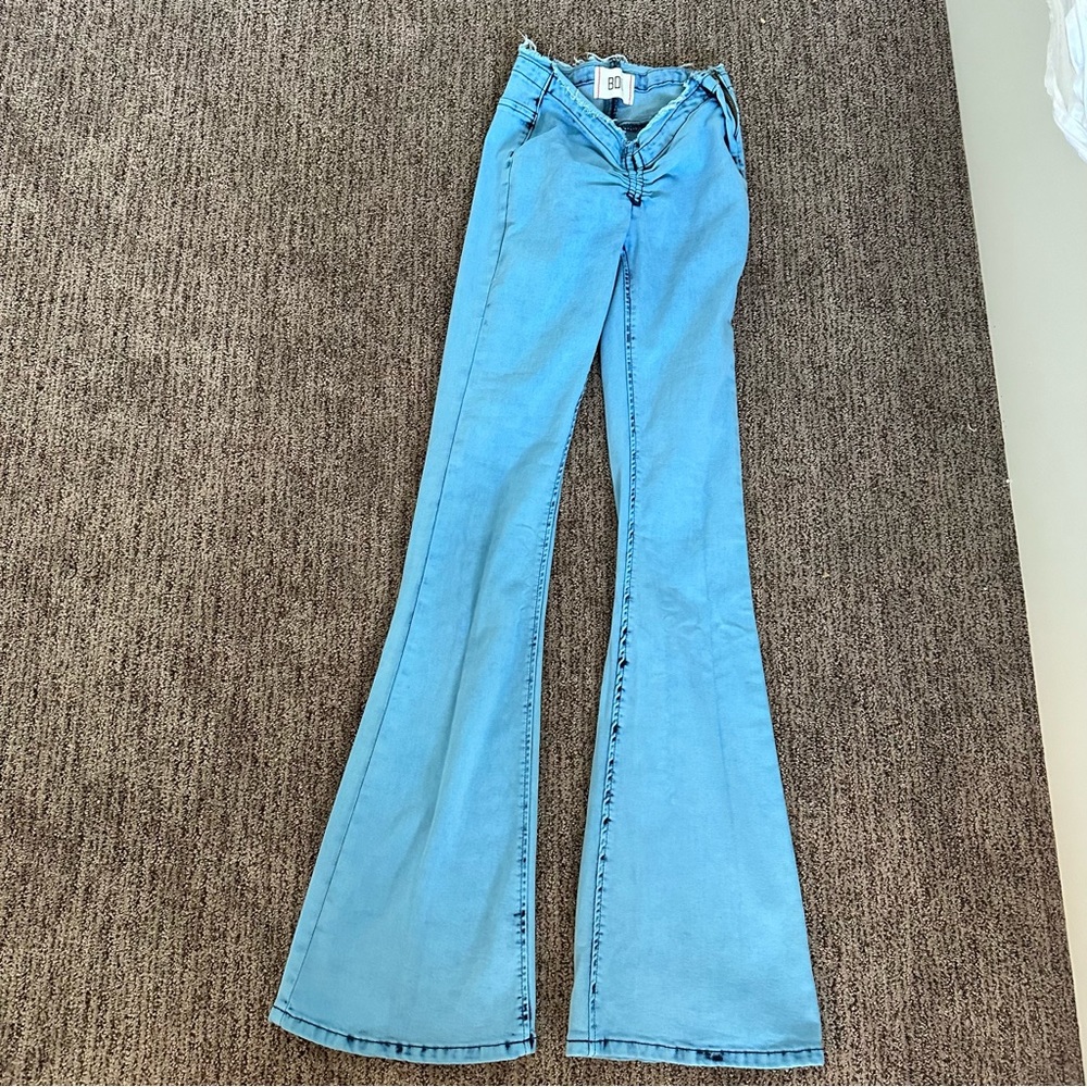 🦋 urban outfitters blue jeans v front runched flare
